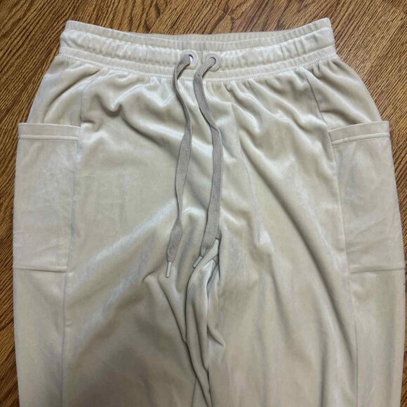 Aerie Cream Velvet Velour Joggers Size Medium - Picture 1 of 6